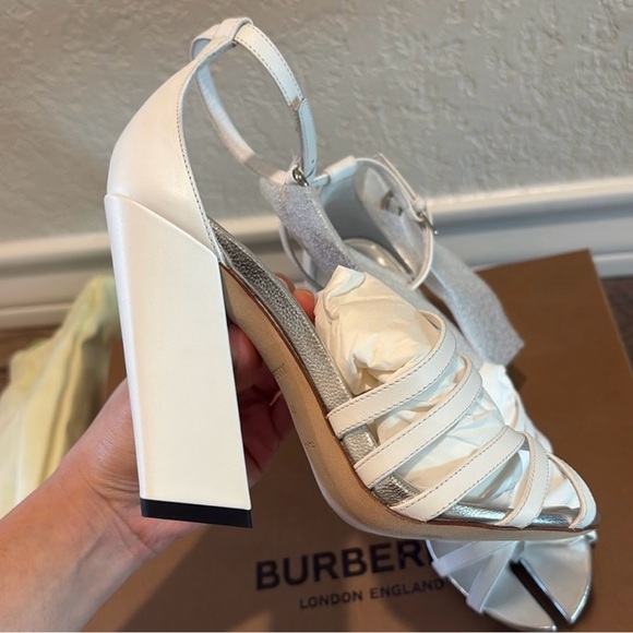 Burberry White Leather Split-Toe Hove Sandals Size 36EUR NWT - Picture 7 of 13